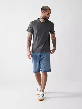 TOMMY JEANS | T-Shirt
Marke: TOMMY JEANS
Farbe: olive
Kategorien: Moda, Uomo

Lunghezza manica: Manica corta
Scollo: Girocollo
Materiale: Jersey, Cotone
Motivo: Tinta unita
Vestibilità (capo superiore): Regular
Stile: Young Fashion
Dettagli: Logo | grau